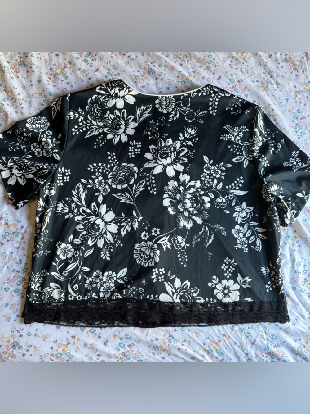 Vintage Anthony Richards Black and White Floral Button-Up Blouse - Picture 4 of 5